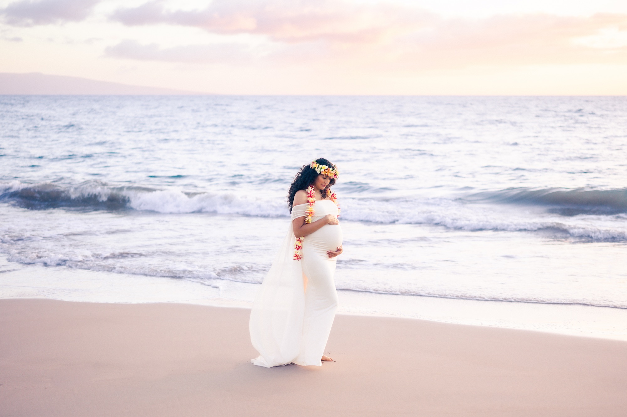Maternity portrait photographed by Wailea Photo in Maui