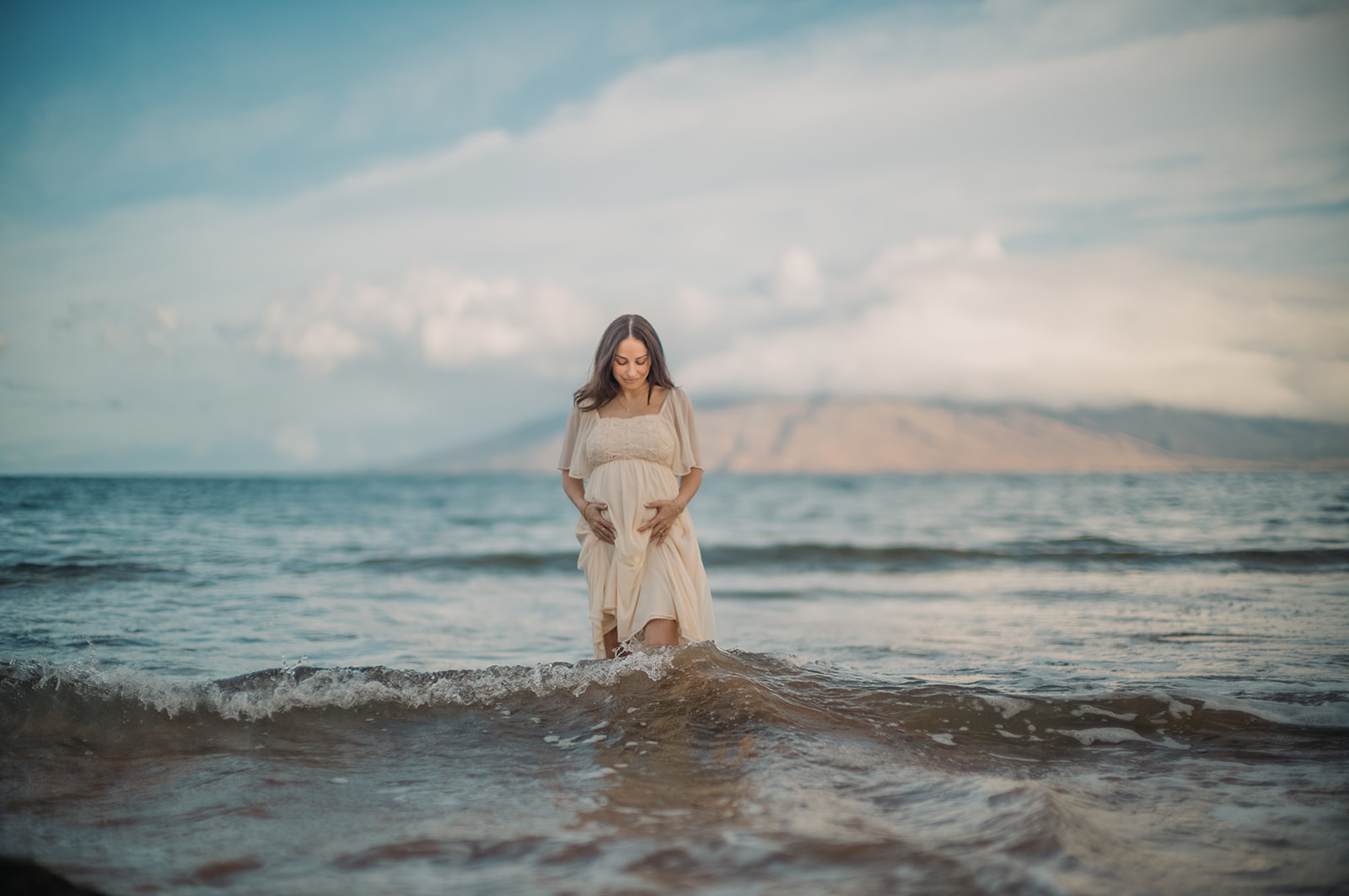 A maternity photography session in Maui
