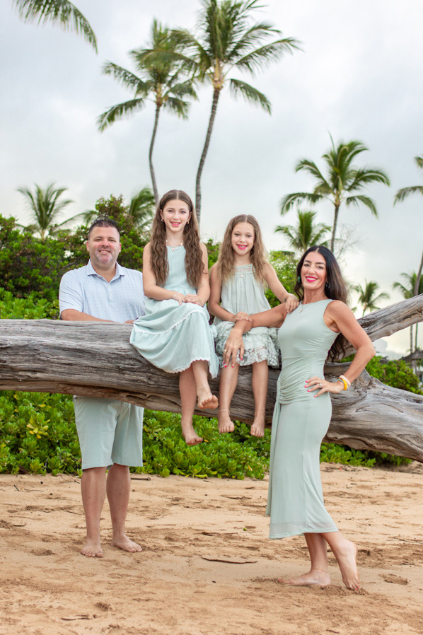 A family mini session at sunrise in Maui