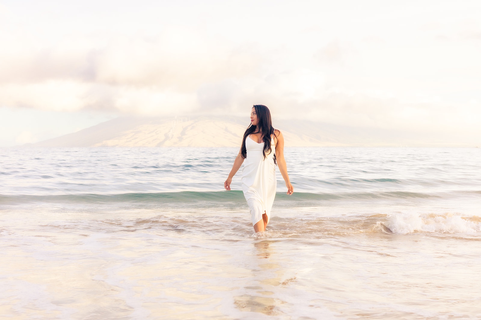 A dreamy family mini session at sunrise on a Wailea beach