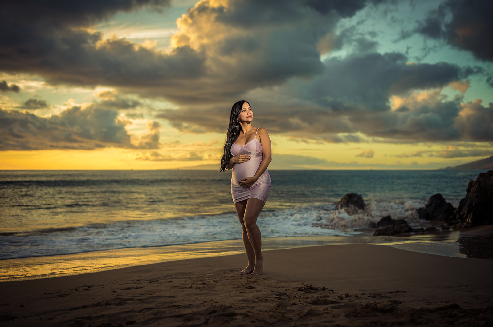 Elegant maternity portrait on a Wailea beach
