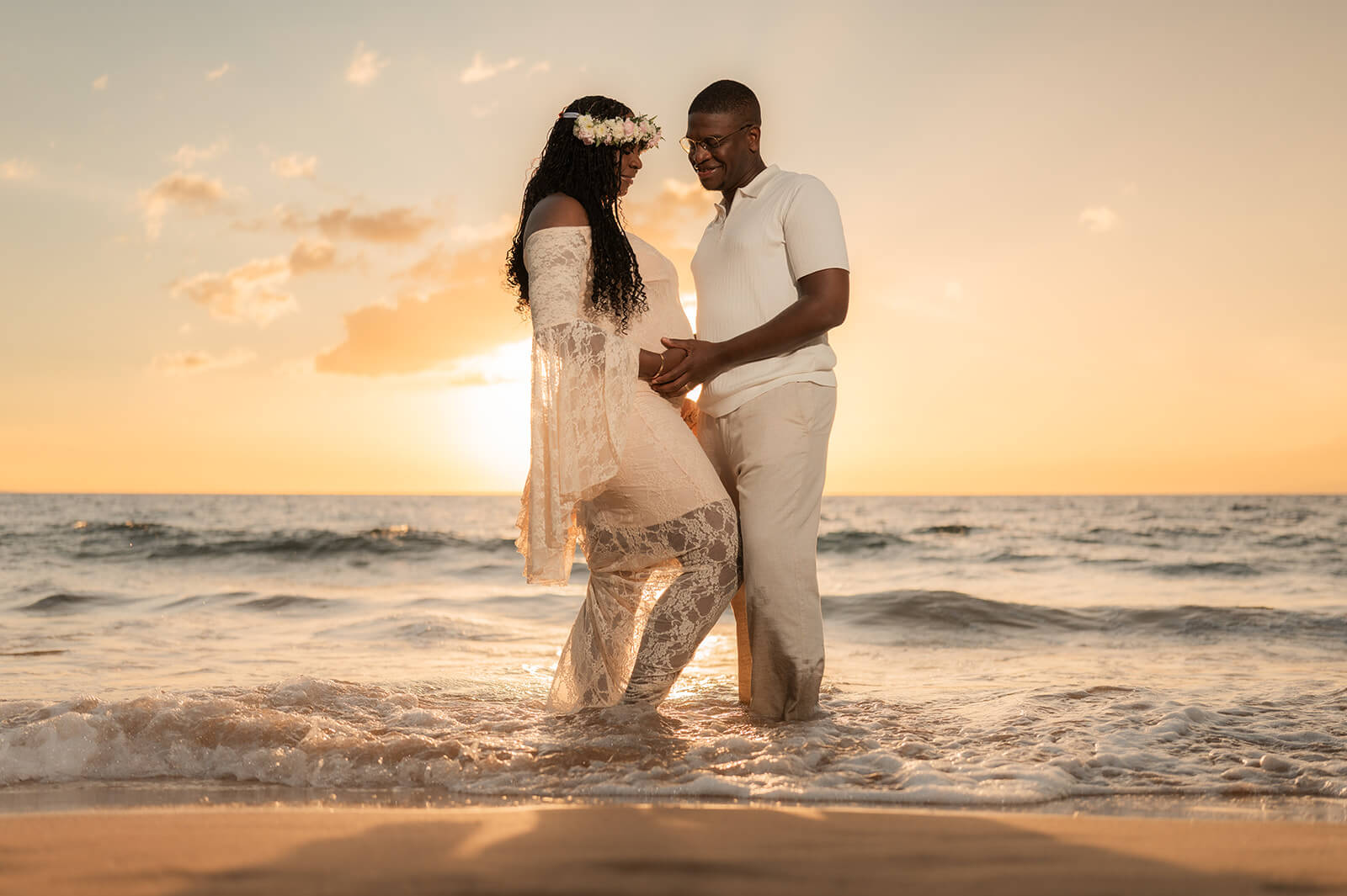 Beautiful golden hour maternity portrait in Wailea